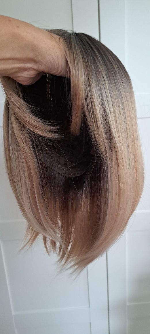 Peruka blond bob