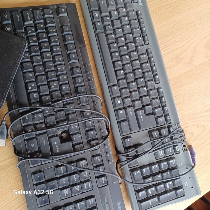 Stare myszki komputerowe i klawiatury