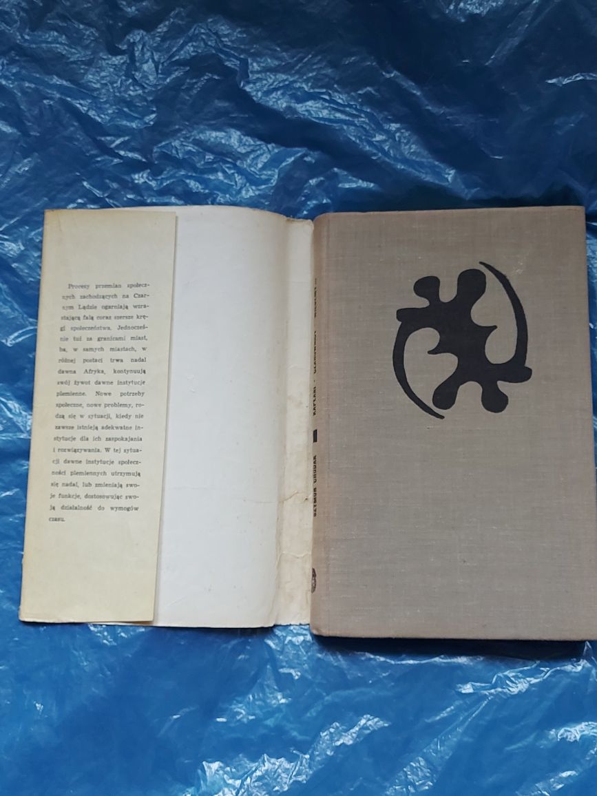Książka Kapłani czarownicy wiedzmy 1967rok
