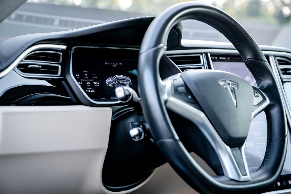 Продам Tesla Model S