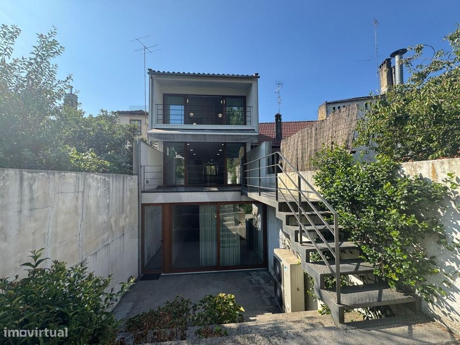 Moradia T2+1 , Charmosa e Única, para vender no Centro da Cidade de Vi