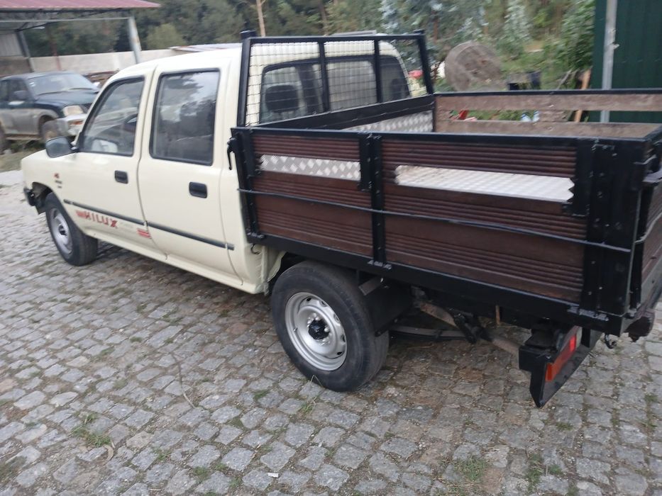 Carrinha Toyota Hilux caixa aberta