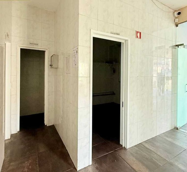 Espaço Comercial Único com Potencial Residencial em Vilela – Paredes