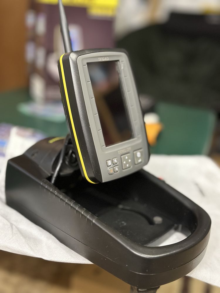 Echosonda Toslon TF640 GPS do łódki zanętowej