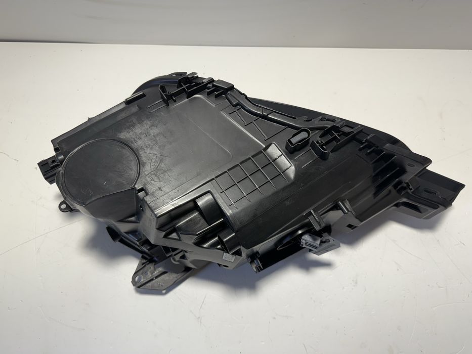 Volvo XC60 2 II lampa przednia prawa reflektor Full led lift