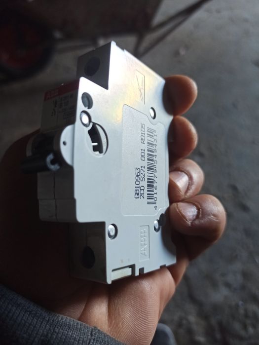 Wyłącznik nadmiarowo-prądowy niemieckiej firmy ABB