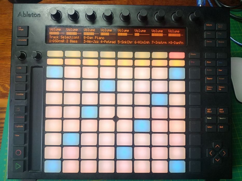 Музыкальный контроллер Ableton Push первого поколения