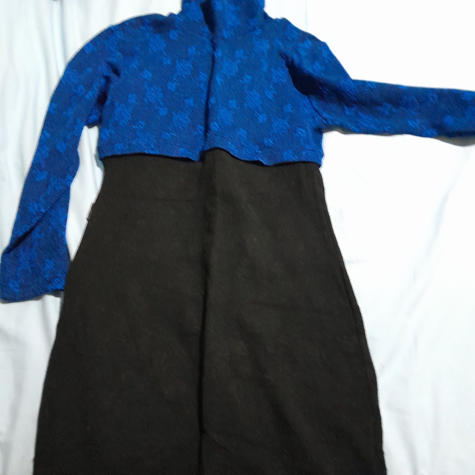 Vários vestidos com pouco uso