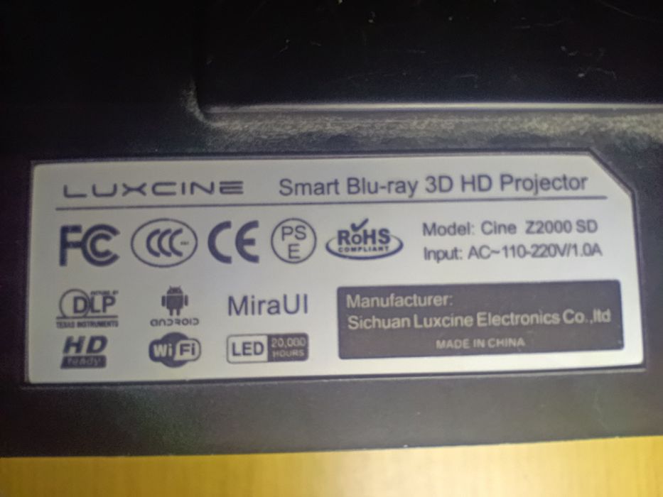 Проектор Luxcine z2000 SD, під відновлення, або запчастини
