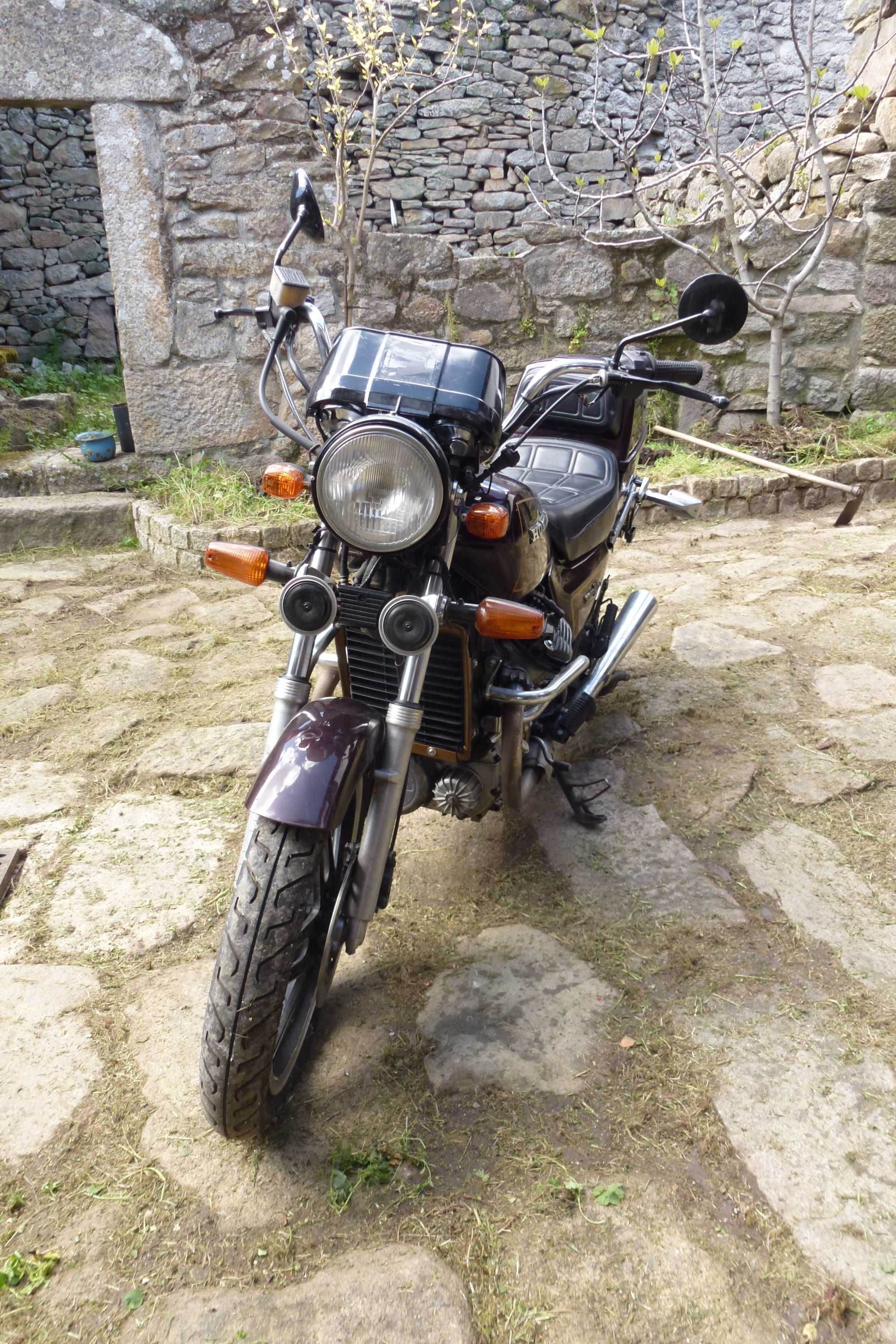 Mota Honda GL500 SilverWing Interstate (importada América)