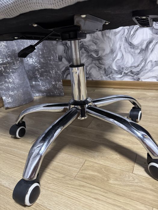 Продам комп’ютерний стілець»