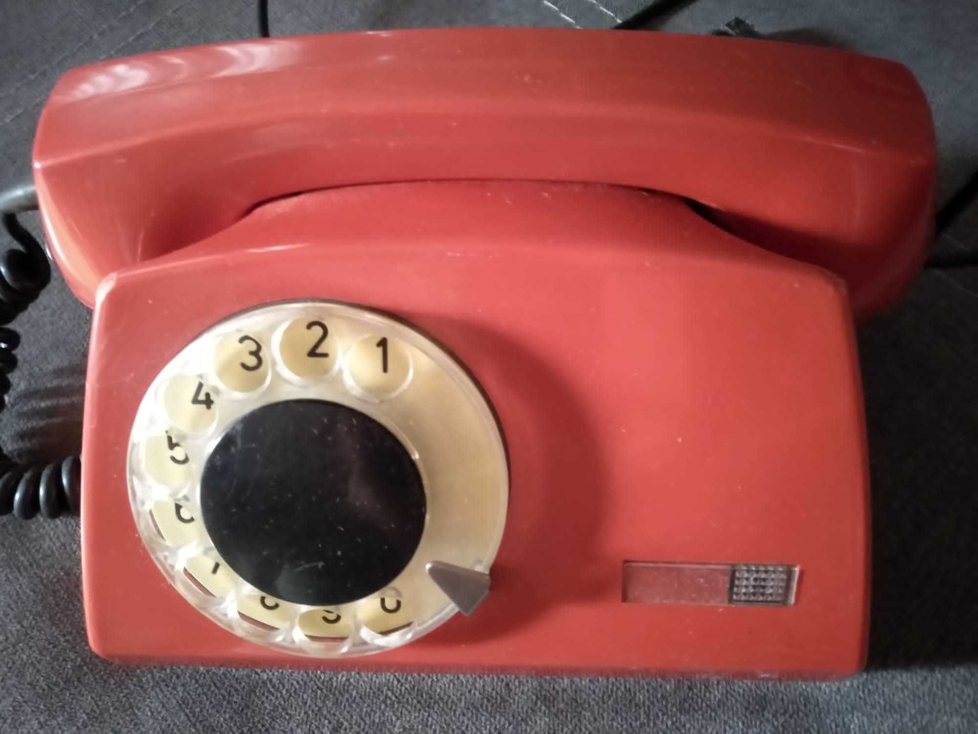 Oldschoolowy telefon z lat 70-ych.