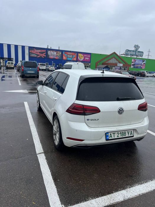 Оренда авто е-Гольф
