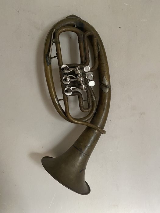 Саксофон музыкальный инструмент