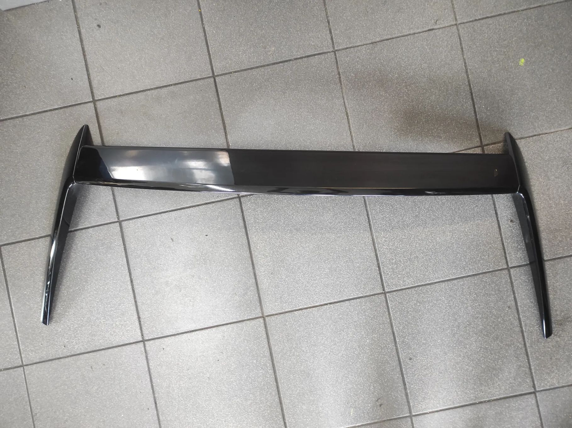 SPOJLER SPOILER LOTKA DASZEK TYLNEJ KLAPY OE VW POLO 5 6R BLUEMOTION 6R6827567 6R6805946 6R6805945 WYSYŁKA !!!!