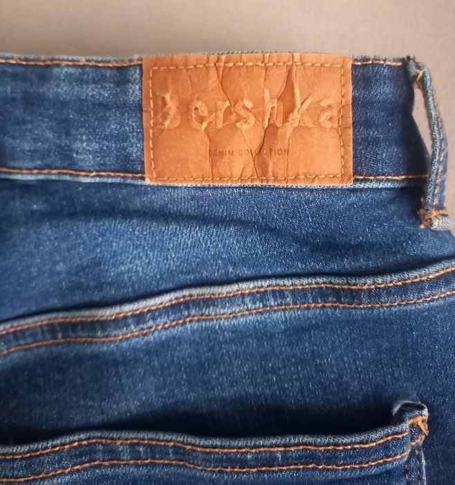 Spodnie z wysokim stanem skinny Bershka
