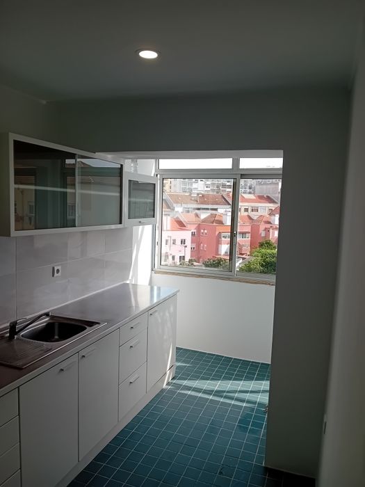 Ofereço Serviços e Remodelações,