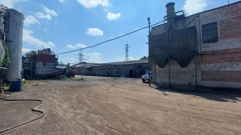 Продам завод з переробки насіння соняшника в олію.