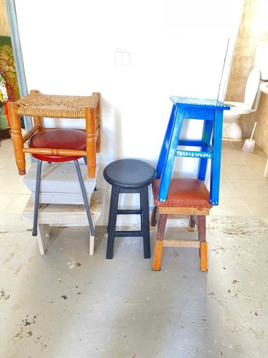 Lote de 7 bancos, distintos