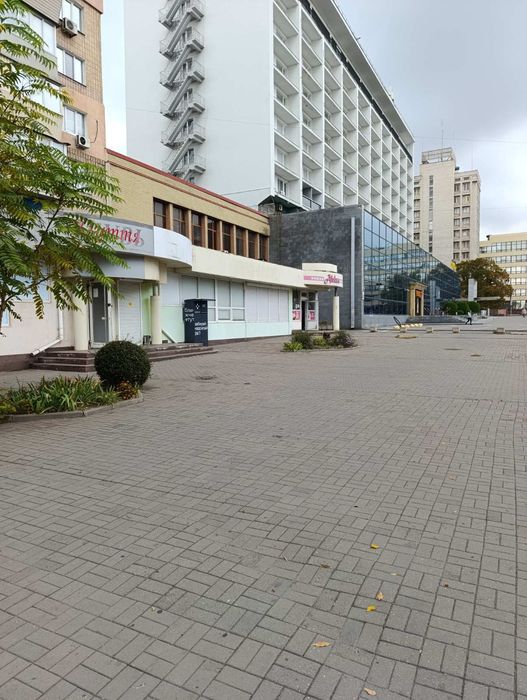 Продам магазин у центрі міста.