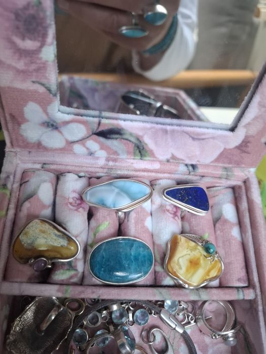 Pierścionki srebrne z kamieniami naturalnymi