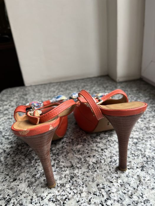 Sandały damskie firmy Kazar ze skóry naturalnej