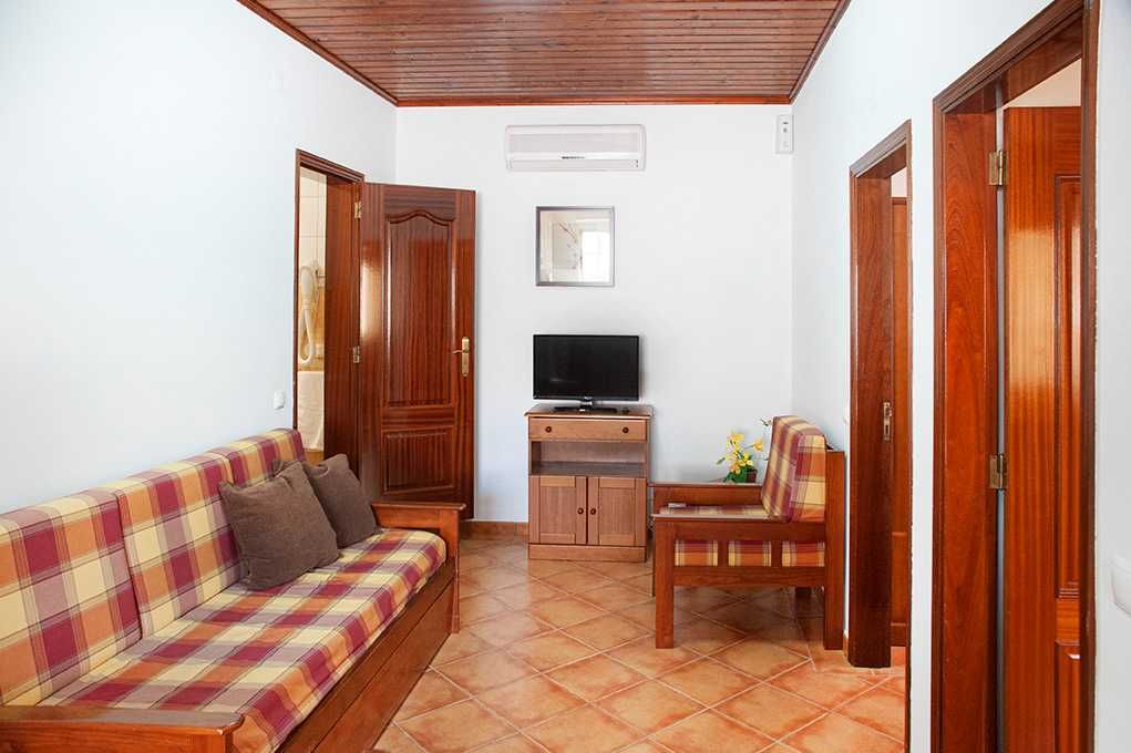 Casa com piscina  a 10min da praia