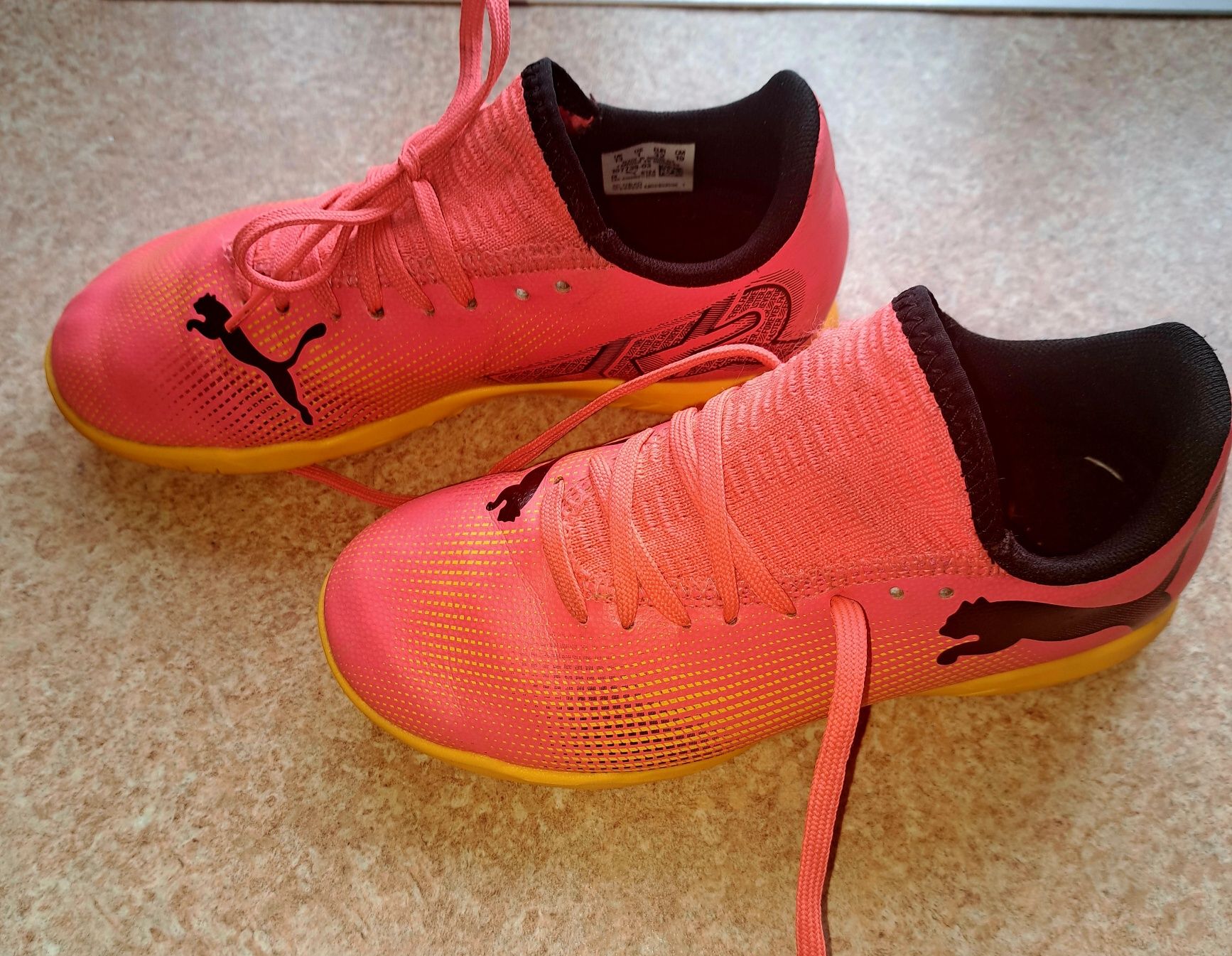 Adidasy, halówki,Puma Future 7 Play IT Jr.roz 32

Rozm