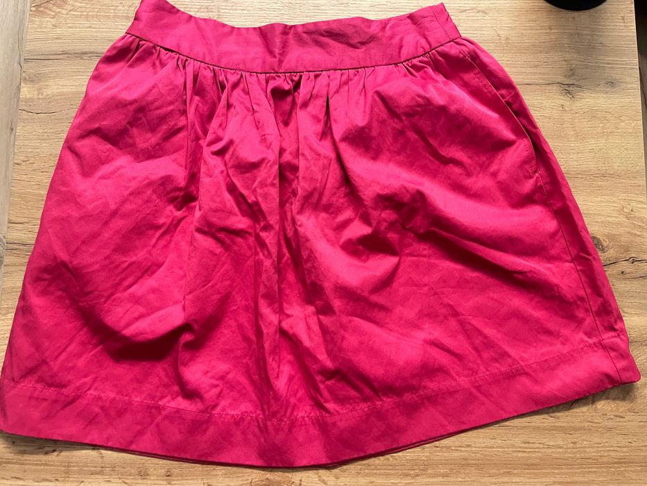 Rozkloszowana spódnica mini Stradivarius, różowa. Rozm. 34