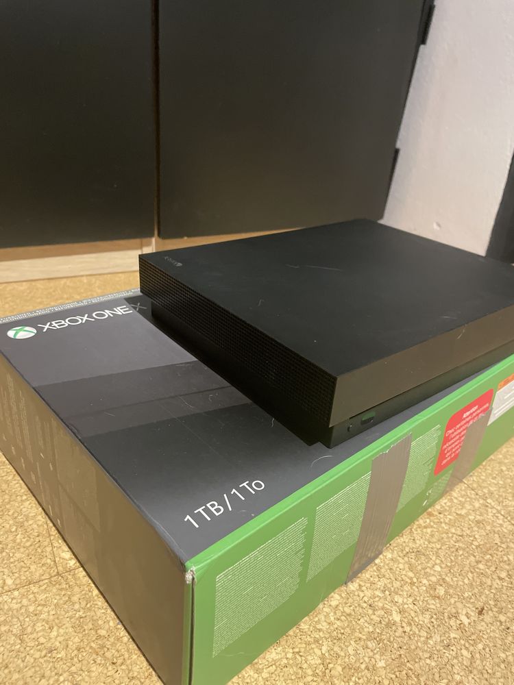 Xbox one x 1tb + forza horizon 4 fifa 21