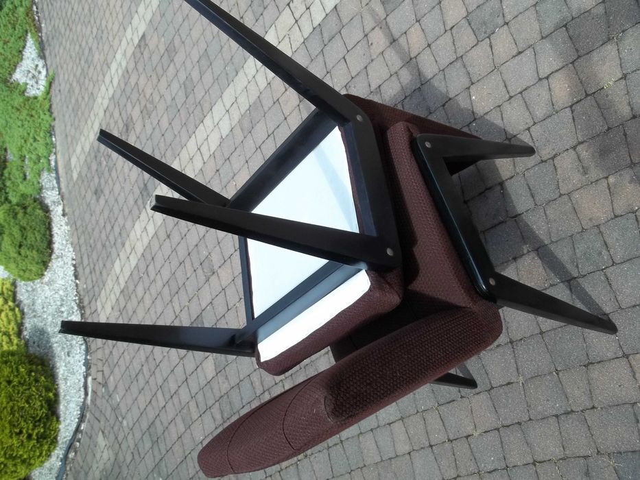 Dwa krzesła tapicerowane. PRL. Po odnowieniu.