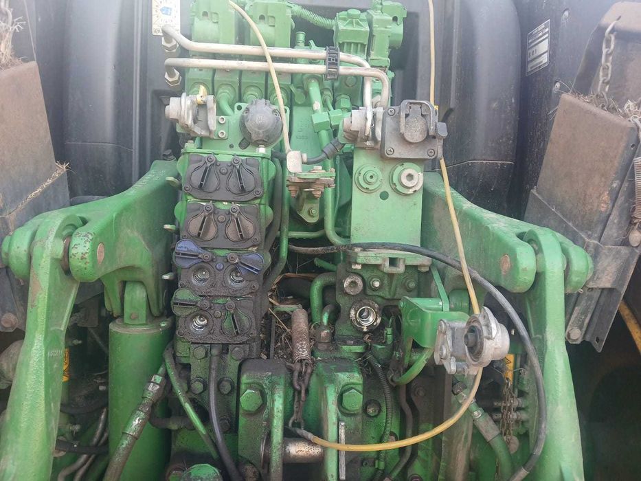 Ciągnik John Deere 6195R uszkodzony