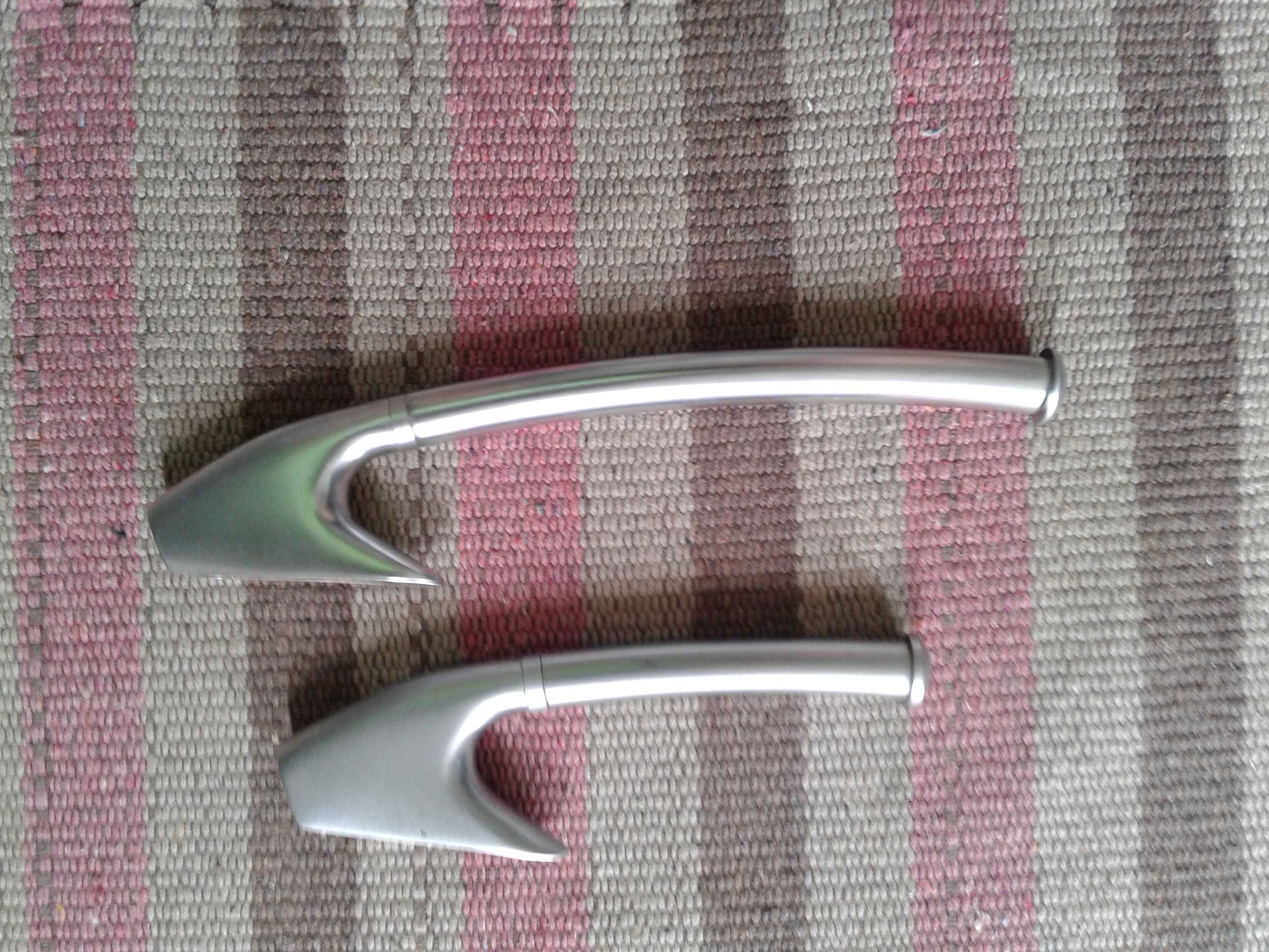 Suporte de toalhas de designer modern, como NOVOS!