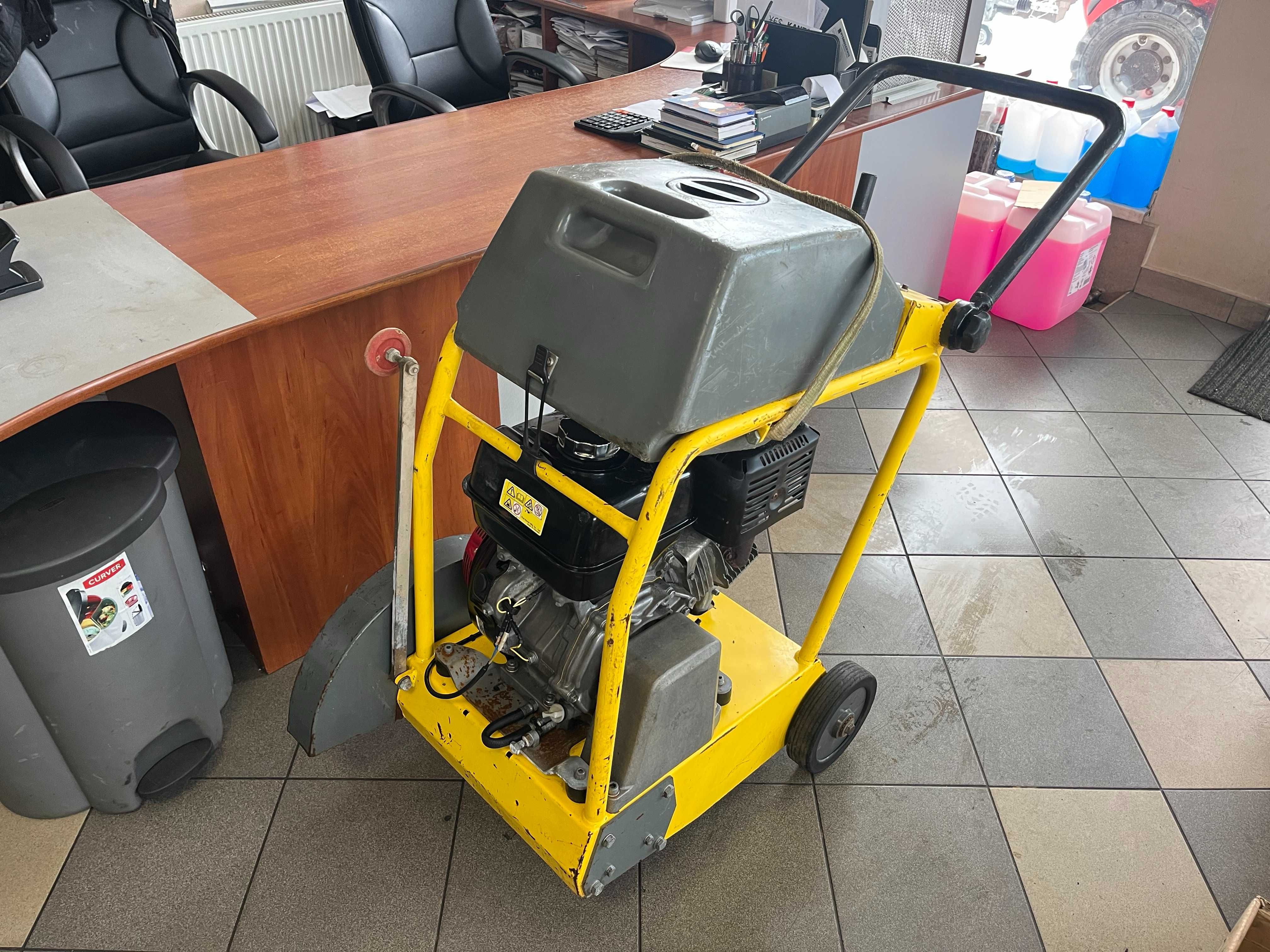 Przecinarka jezdna betonu asfaltu WACKER NEUSON BFS 1345