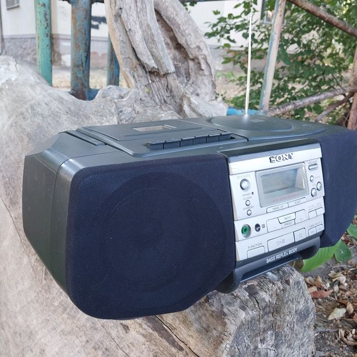 Кассетная магнитола SONY cfd-s37 l