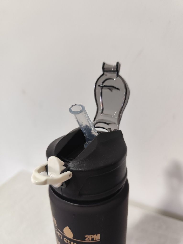 Garrafa Preta Desportiva com Marcações – 750ml [Nova]