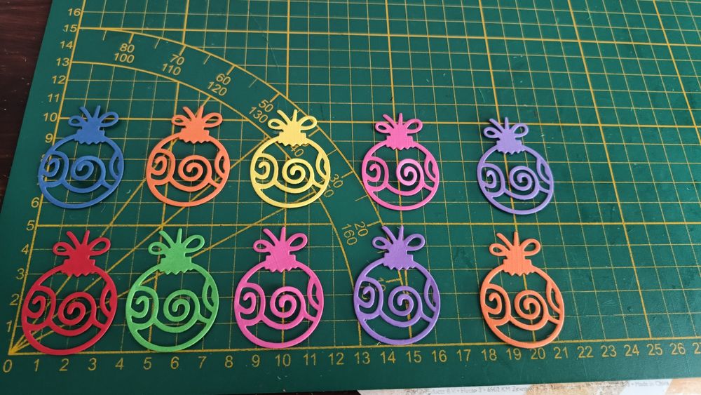 Scrabki kolorowe bombki