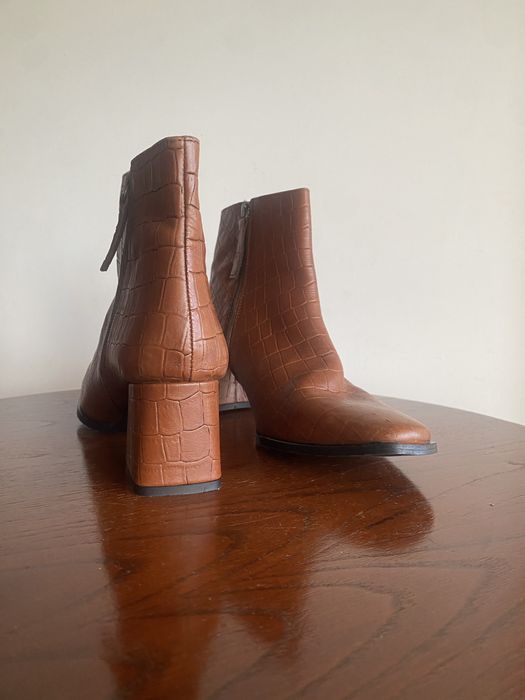 Botins castanhos da Barros