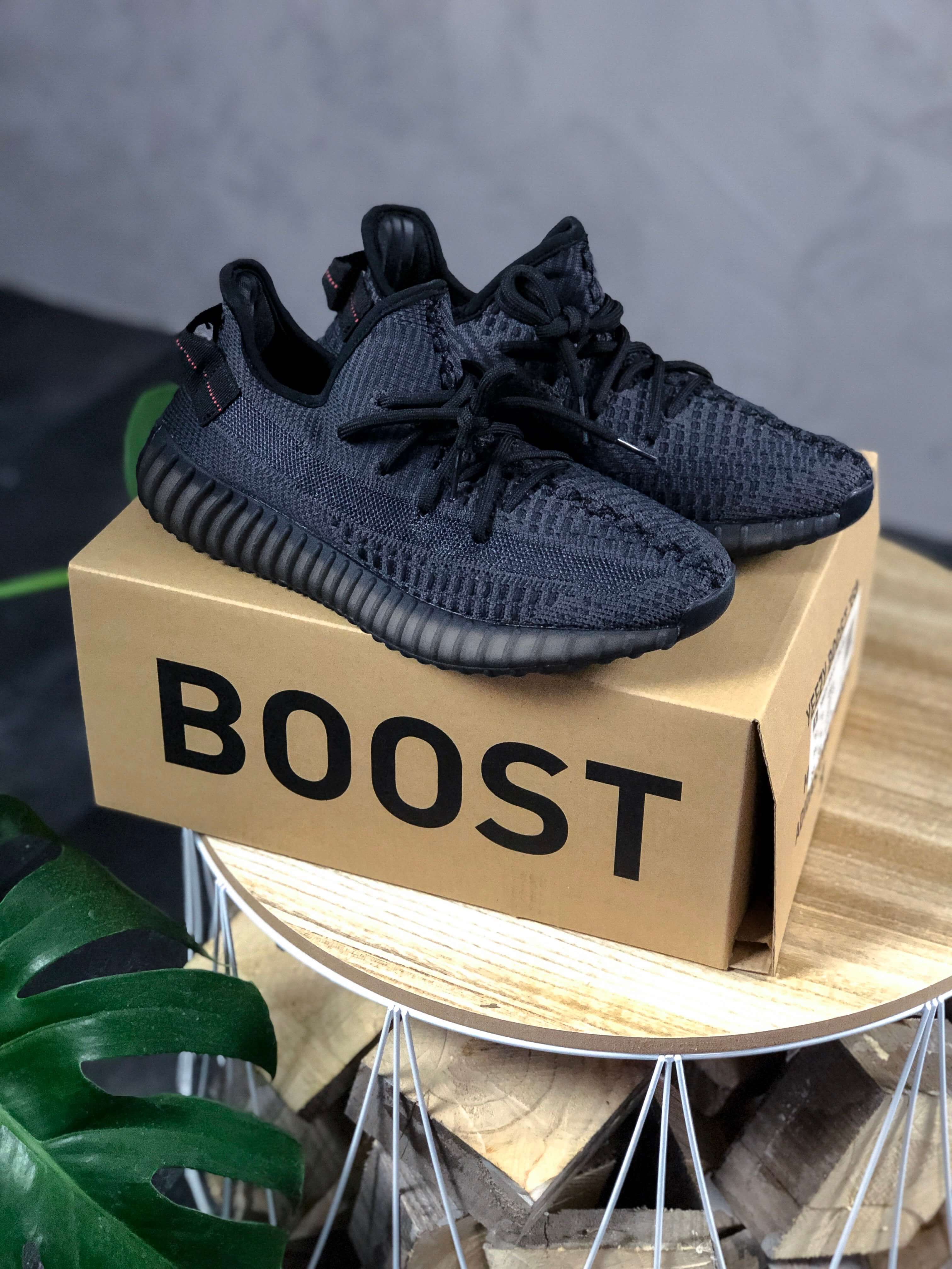 Adidas Yeezy 350 v2 Triple Black / 36-45