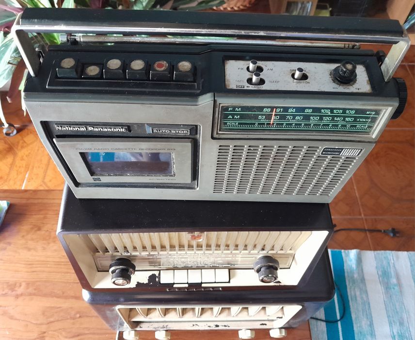 Radios antigos..tudo 40 euros incluindo rádio e gravador