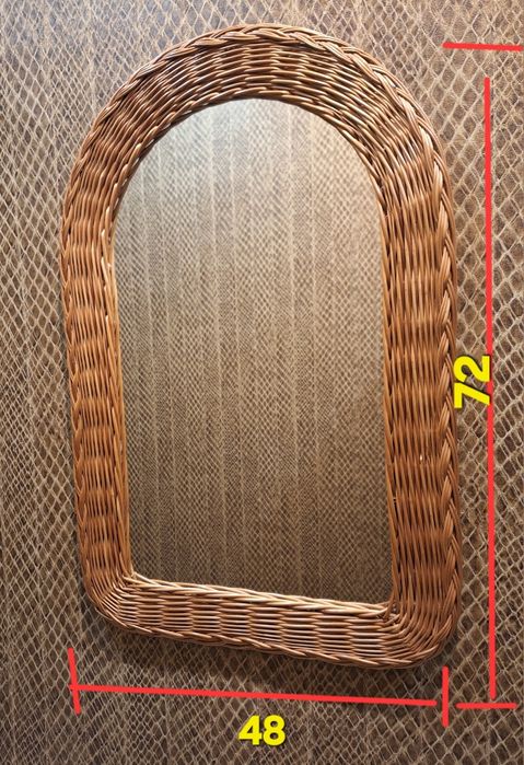 Lustro z wiklinową ramą