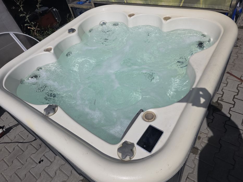 Jacuzzi jakuzi spa ogrodowe taras całoroczne gecko