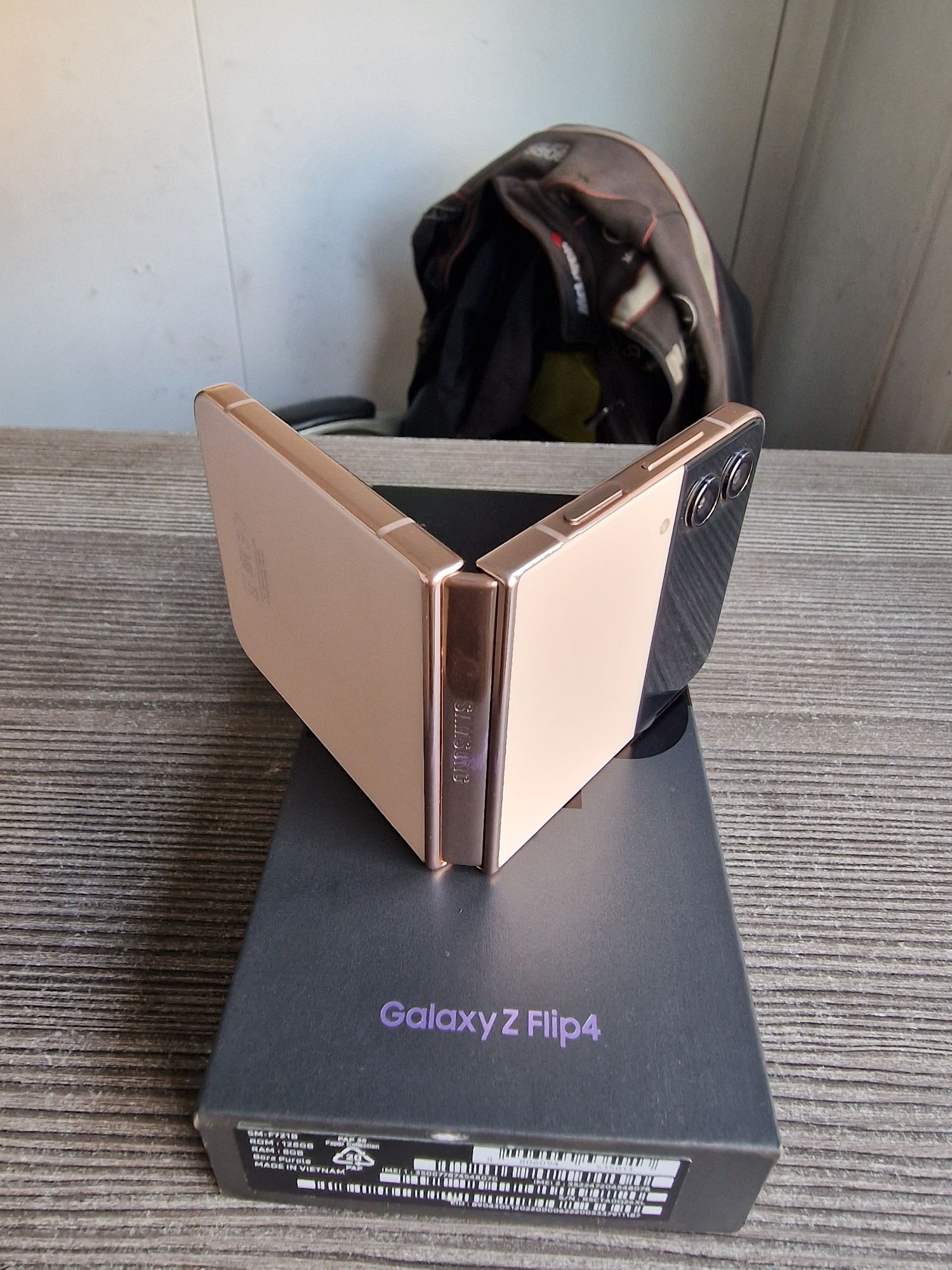 Samsung Galaxy Z FLIP 4 Pink Gold