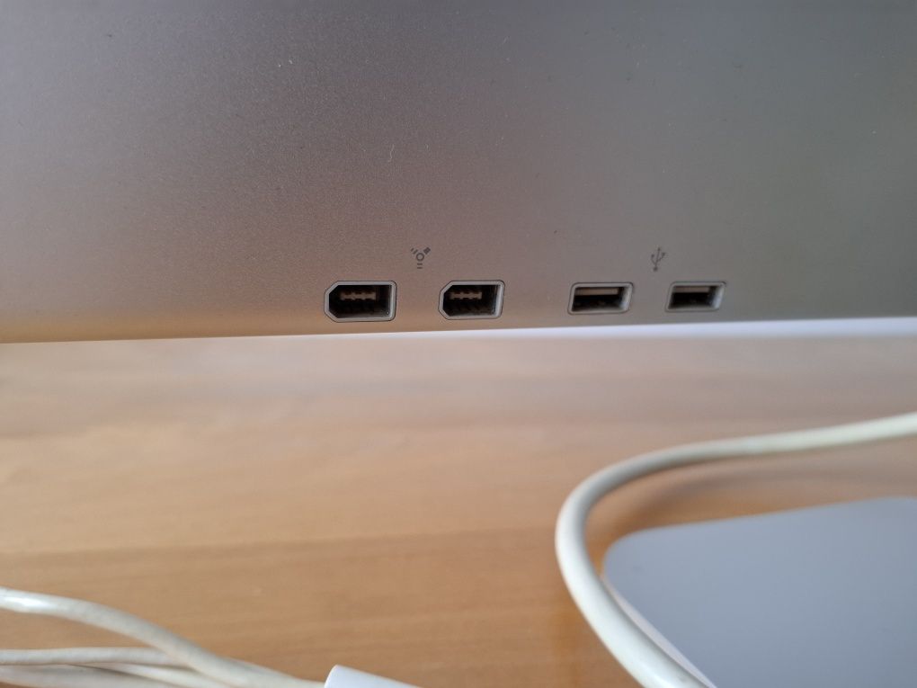 Apple cinema display A1081