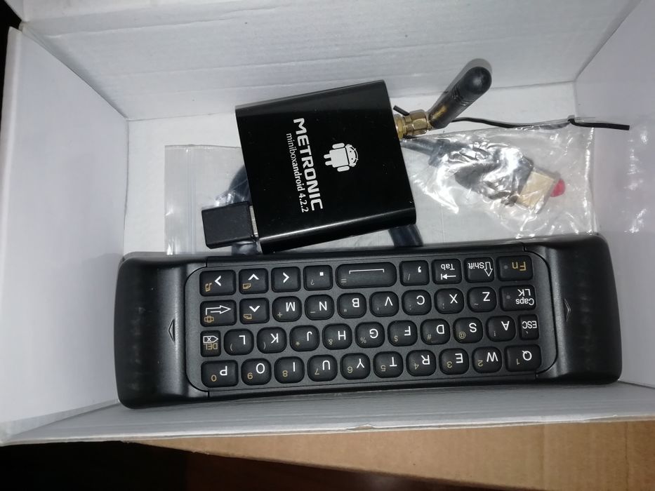 Box tv android com comando com avaria