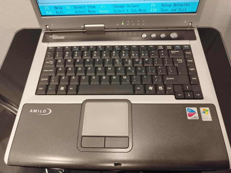 Laptop Fujitsu Siemens Amilo 20 letni