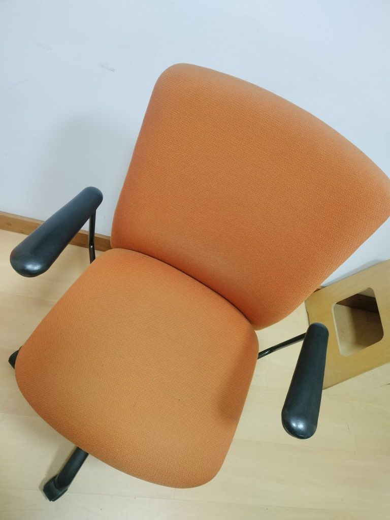 Cadeiras de escritório ergonómicas seminovas