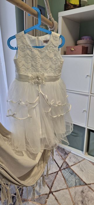 Biała sukienka tiulowa 128