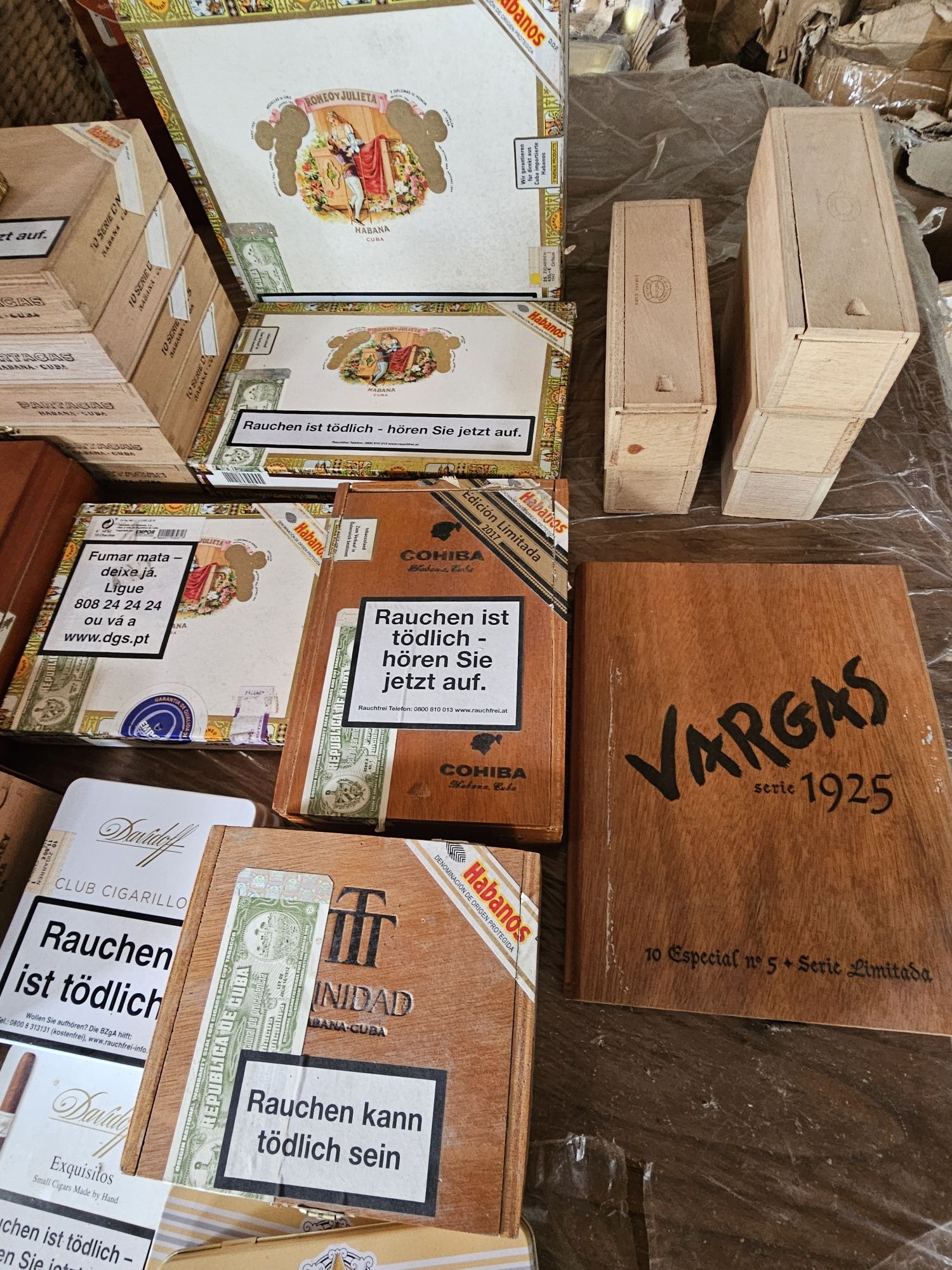 Lote de caixas de charutos ( vazias)