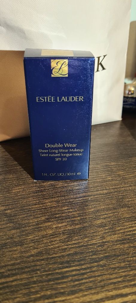 Estée Lauder Double Wear Sheer Long-Wear Foundation SPF20 1N2